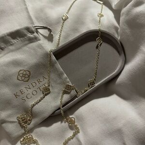 Kendra Scott Devalyn Long Station Necklace Logo
Medallion Gold Plated